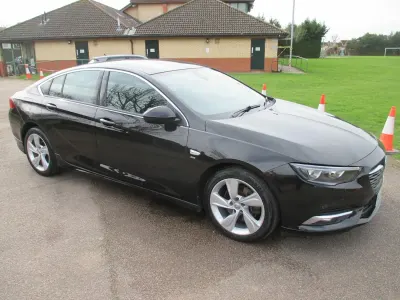 Used Vauxhall Insignia SRi 170 HP (125 kW) 2019 Black Hatchback