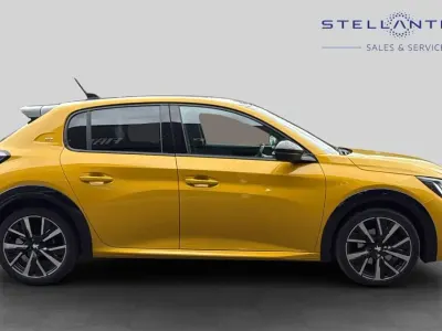 Used Peugeot 208 Premium 129 HP (94 kW) 2022 Yellow Hatchback