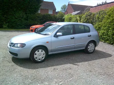 Used Nissan Almera SE 2004 Blue Hatchback