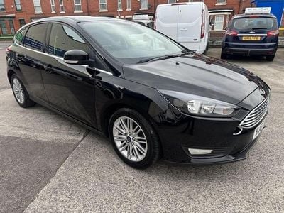 Begagnad Ford Focus Zetec 125 HK (91 kW) 2017 Svart Halvkombi