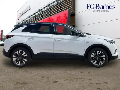 Used Vauxhall Grandland X SRi 128 HP (94 kW) 2020 White SUV
