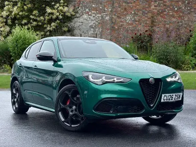 New Alfa Romeo Stelvio 280 HP (205 kW) 2026 Montreal green / black roof 329 SUV