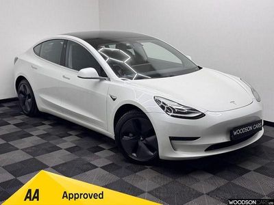 White Used 2020 Tesla Model 3 Sedan | £14,500 (Fair price)