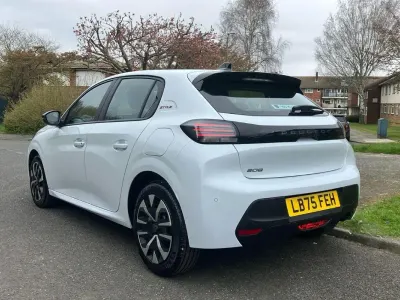 New Peugeot 208 Style 100 HP (73 kW) 2025 White Hatchback