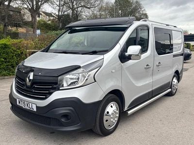 Begagnad Renault Trafic Business 120 HK (88 kW) 2019 Silver Minibuss