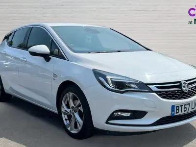 Used Vauxhall Astra SRi 150 HP (110 kW) 2017 White