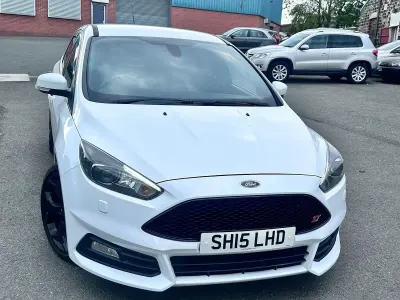 Used Ford Focus ST 185 HP (136 kW) 2015 White Hatchback