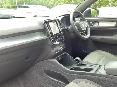 Used Volvo XC40 Core 161 HP (118 kW) 2025 Black SUV