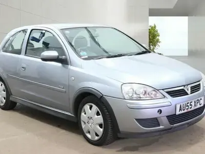 Used Vauxhall Corsa Design Edition 80 HP (58 kW) 2005 Silver Hatchback