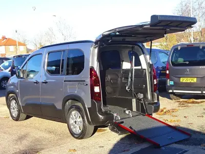 Nowe Peugeot Rifter Access 2025 Szary Minivan