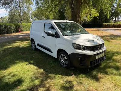 Used Peugeot Partner 100 HP (73 kW) 2019 White MPV