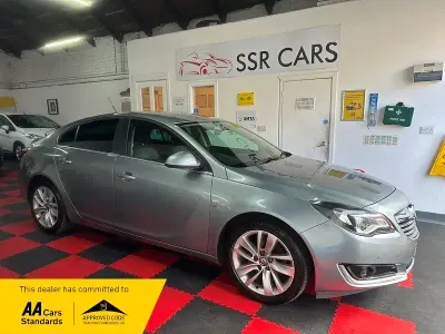 Używany Vauxhall Insignia SRi 140 KM (102 kW) 2014 Srebrny Hatchback