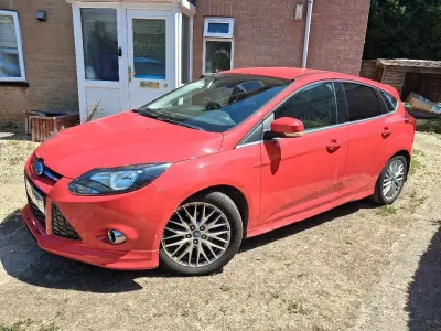 Used Ford Focus Zetec 2014 Red Hatchback