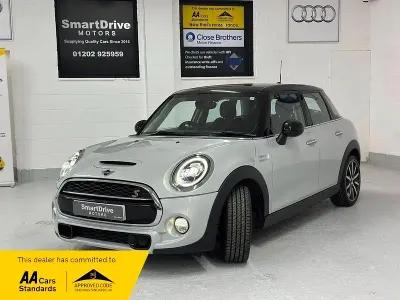Begagnad Mini Cooper S 2018 Silver Halvkombi