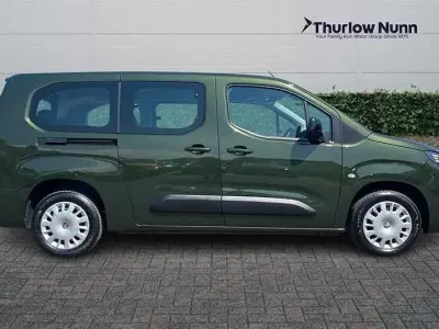 Używany Vauxhall Combo Design Edition 100 kW (136 KM) 2024 Zielony Minivan