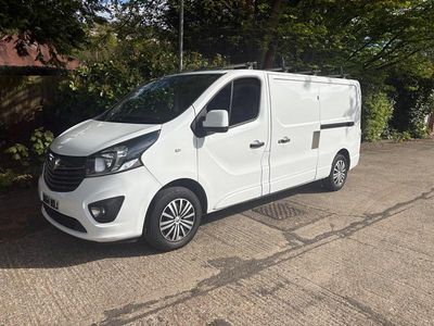 Used Vauxhall Vivaro Sportive 120 HP (88 kW) 2014 White MPV