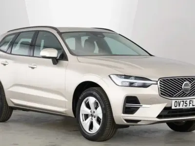 Used Volvo XC60 Core 345 HP (253 kW) 2025 Gold SUV