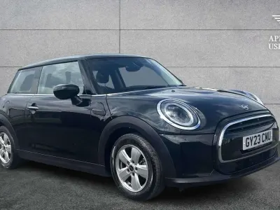 Usado Mini Cooper Classic 134 HP (98 kW) 2023 Preto Citadino