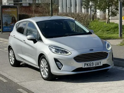Usado Ford Fiesta Titanium 100 HP (73 kW) 2019 Prateado Citadino