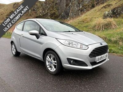 Usado Ford Fiesta Zetec 82 HP (60 kW) 2015 Prateado Citadino