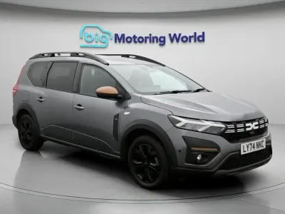 Used Dacia Jogger Extreme 140 HP (102 kW) 2024 Grey MPV