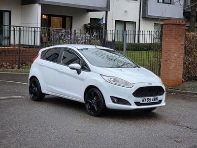 Used Ford Fiesta Zetec 82 HP (60 kW) 2015 White Hatchback