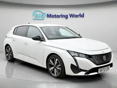 Gebraucht Peugeot 308 Allure 129 PS (94 kW) 2022 Weiß Kleinwagen