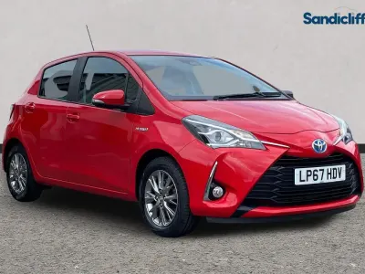 Used Toyota Yaris Hybrid 100 HP (73 kW) 2020 Red Hatchback