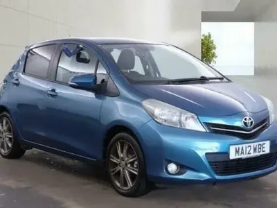Used Toyota Yaris SR 101 HP (74 kW) 2012 Blue Hatchback