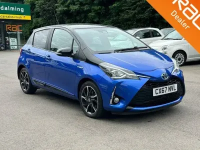 Used Toyota Yaris Design 100 HP (73 kW) 2017 Blue Hatchback
