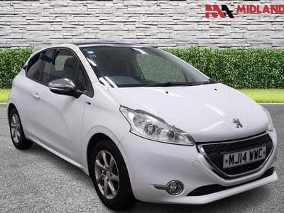 White Used 2014 Peugeot 208 Style Hatchback | £2,600 (Fair price)