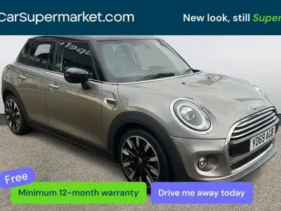 Usado Mini Cooper Exclusive 136 CV (100 kW) 2020 Plateado Utilitario