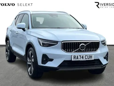 Usado Volvo XC40 Ultra 163 HP (119 kW) 2025 Azul SUV