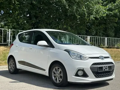 Used Hyundai i10 Premium 67 HP (49 kW) 2016 White Hatchback