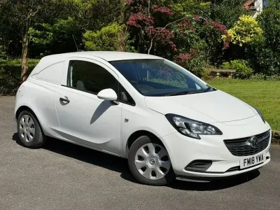 Used Vauxhall Corsa S 95 HP (69 kW) 2018 White Hatchback