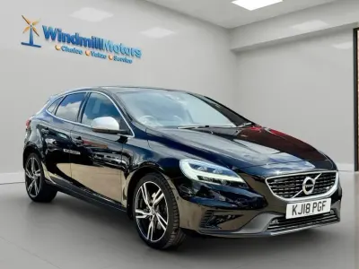 Gebraucht Volvo V40 R-Design 150 PS (110 kW) 2018 Schwarz Kleinwagen