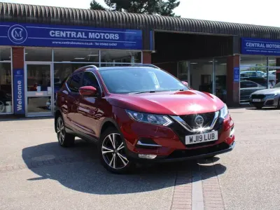 Used Nissan Qashqai N-Connecta 115 HP (84 kW) 2019 Red SUV