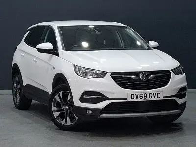 Used Vauxhall Grandland X Sport 130 HP (95 kW) 2018 White SUV
