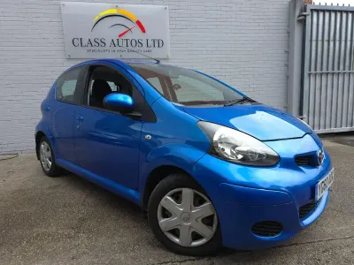 Used Toyota Aygo 68 HP (50 kW) 2010 Blue Hatchback