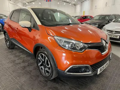 Used Renault Captur Dynamique 90 HP (66 kW) 2015 Orange/cream SUV