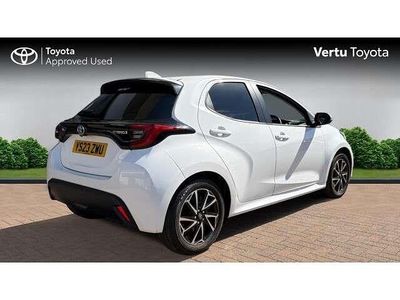 Used Toyota Yaris Hybrid Design 116 HP (85 kW) 2023 White Hatchback