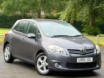 Used Toyota Auris 100 HP (73 kW) 2010 Grey Hatchback
