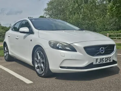 Used Volvo V40 SE 180 HP (132 kW) 2015 White Hatchback