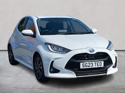 Used Toyota Yaris Design 91 HP (66 kW) 2023 White Hatchback