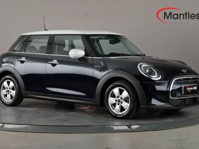 Używany Mini Cooper Classic 136 KM (100 kW) 2024 Niebieski Hatchback