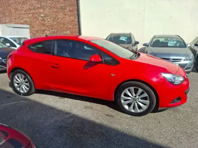 Used Vauxhall Astra GTC SRi 140 HP (102 kW) 2013 Red Hatchback