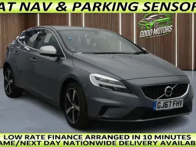 Usado Volvo V40 R-Design 122 HP (89 kW) 2017 Cinzento Citadino