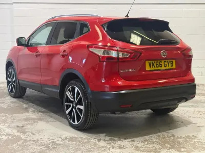 Używany Nissan Qashqai Tekna 130 KM (95 kW) 2016 Czerwony SUV