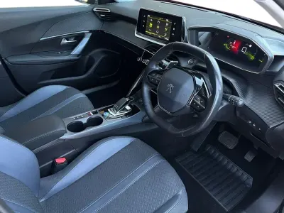 Begagnad Peugeot 2008 Allure 130 HK (95 kW) 2020 Röd SUV