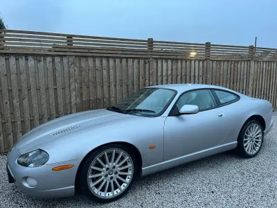 Used Jaguar XKR Supercharged 390 HP (286 kW) 2004 Silver Coupe